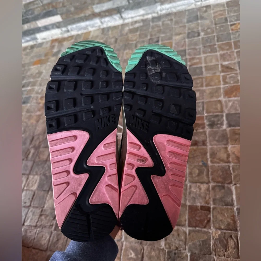 Nike Air Sneakers in Pink and Gray - Picture 11 of 11